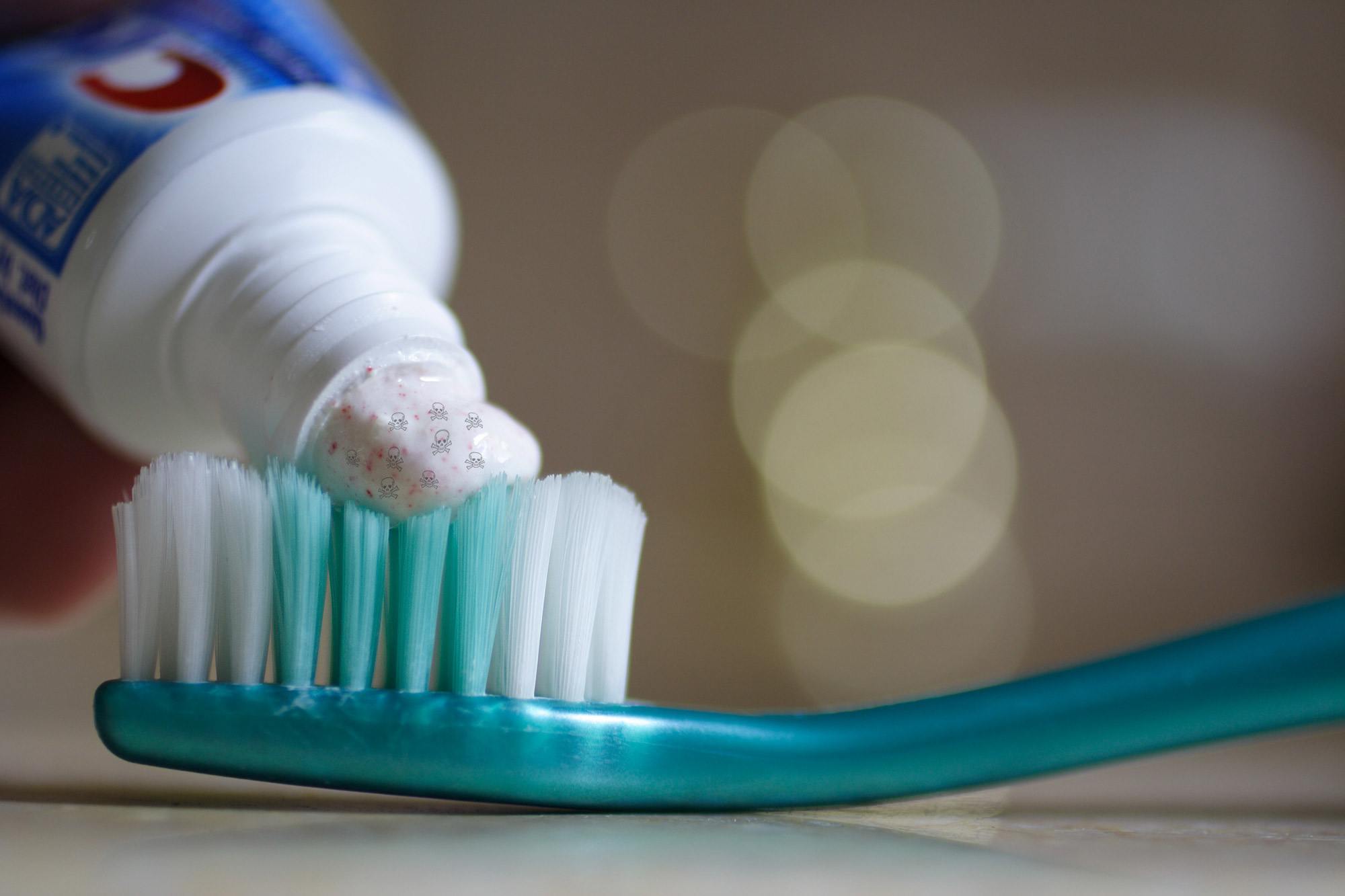 THE TOXIC TOOTHPASTE INGREDIENTS THAT YOU NEED TO AVOID.